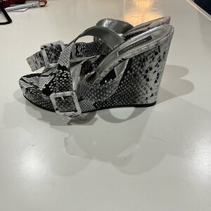 WHBM size 8.5 wedges in a black and white snake print.